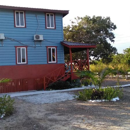 Sugar Patch Inn Hopkins Exterior photo