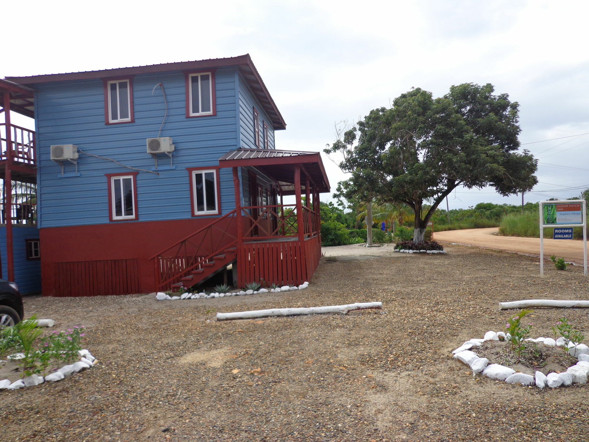 Sugar Patch Inn Hopkins Exterior photo